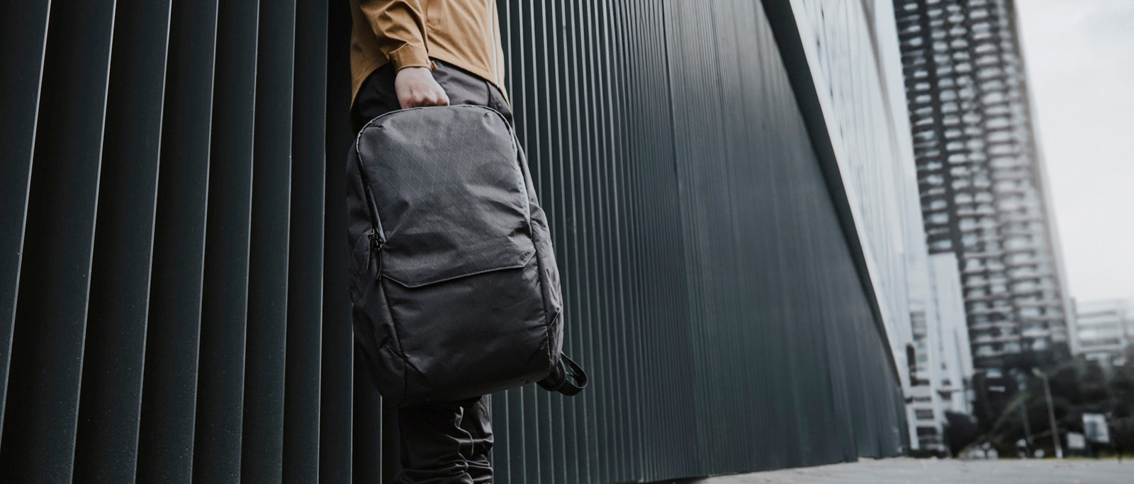 Alpaka is an Australian soft goods brand making streamlined everyday carry essentials, from zip pouches and slings to messenger bags and totes.