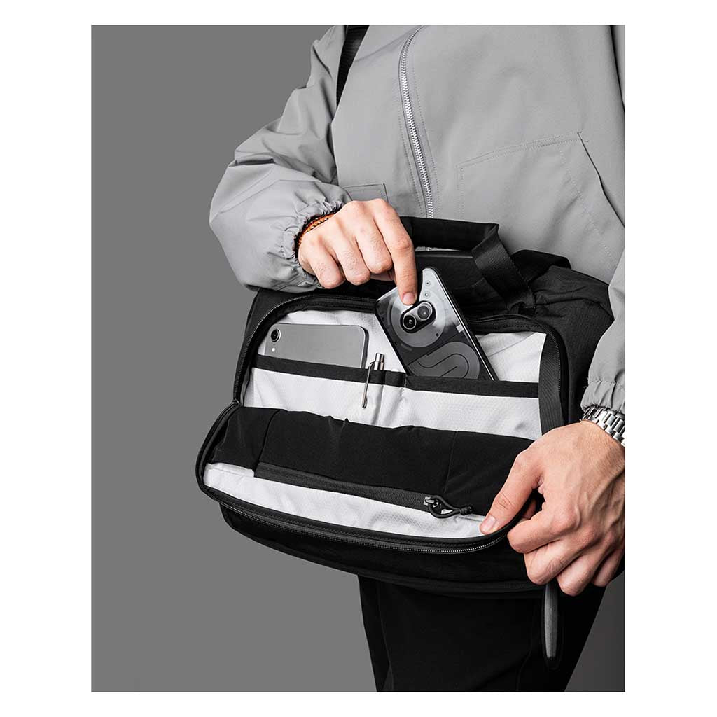 Bravo Brief Alpaka AA010820124 Briefcases 15L / Black | Axoflux 400D