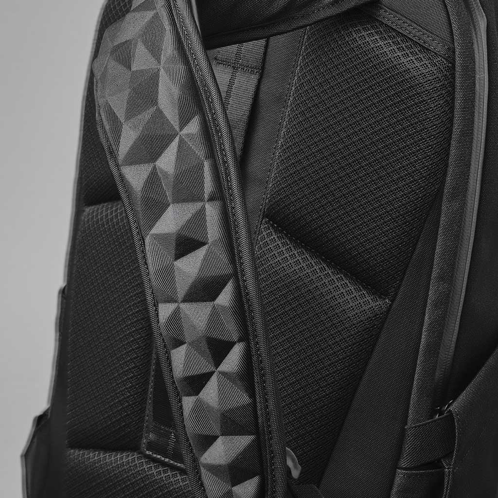 Elements Backpack Pro Alpaka AA010360117 Backpacks 26L / Black | Axoflux 600D