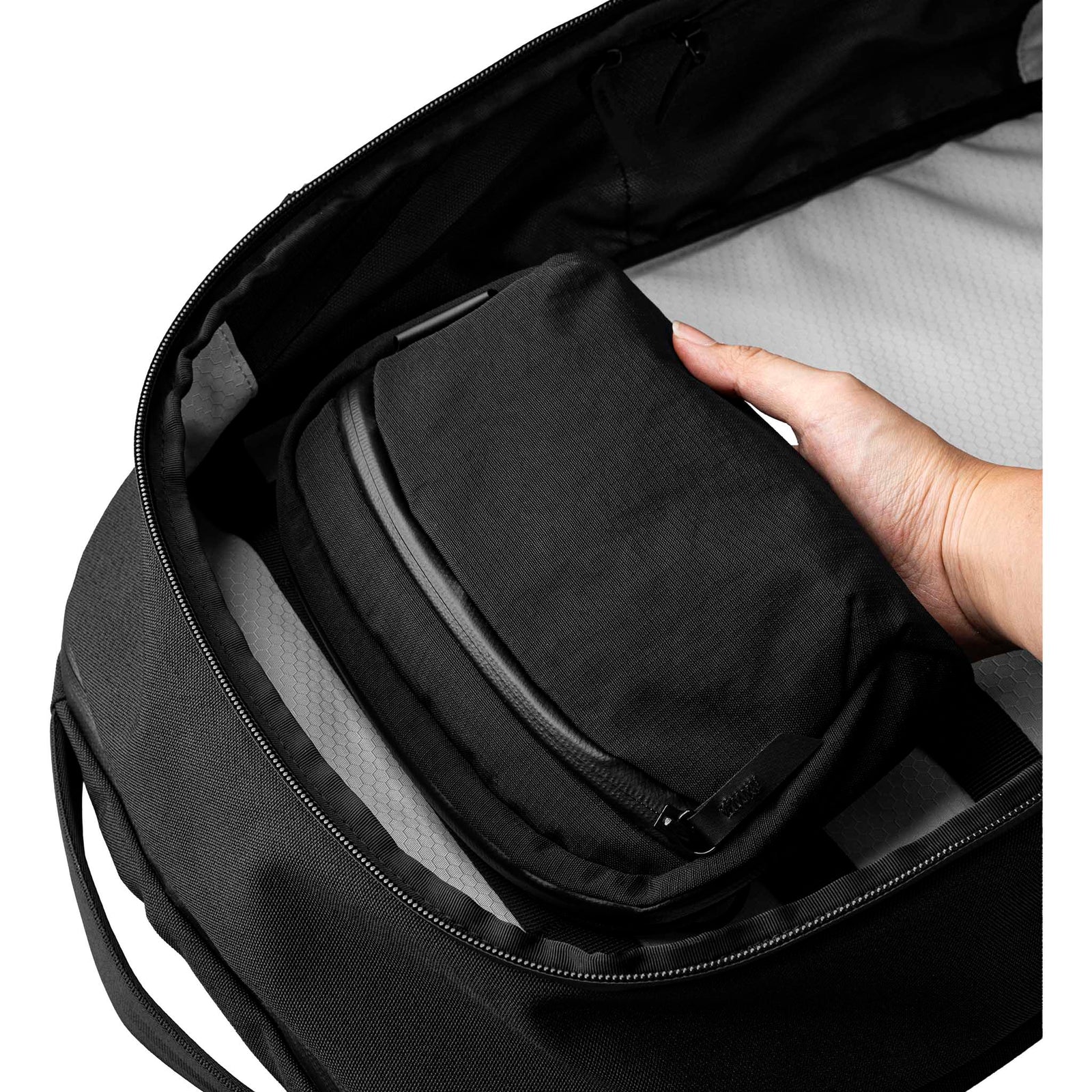 Flight Sling 1L Alpaka AA010530124 Sling Bags 1L / Black | Axoflux 400D