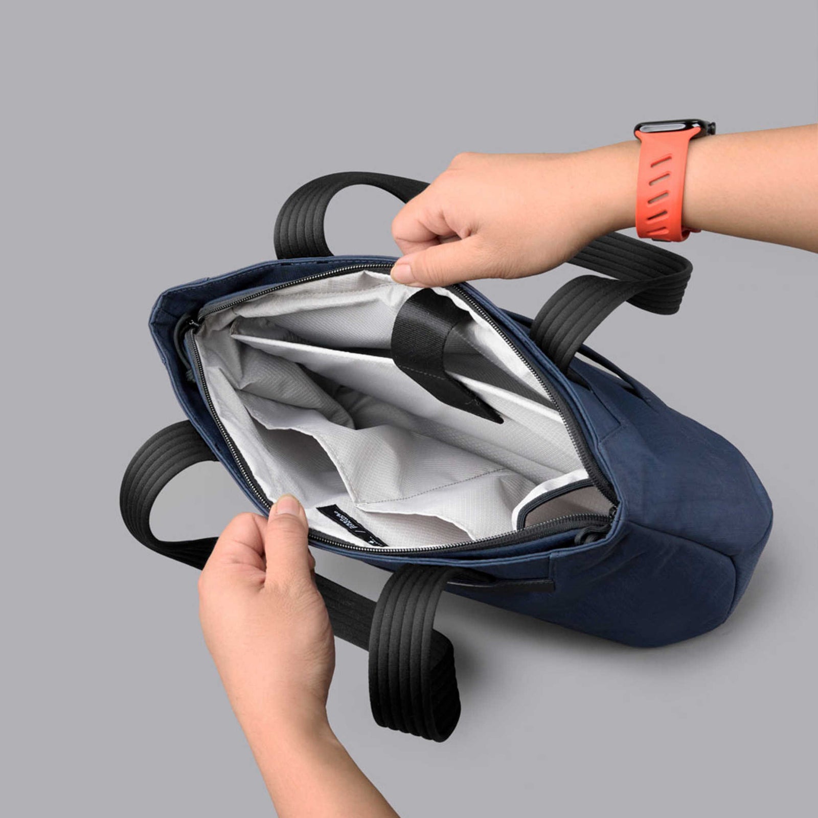 Flight Tote (S) Alpaka AD011010624 Tote Bags One Size / Moonlight Blue Axoflux 400D Ripstop Nylon