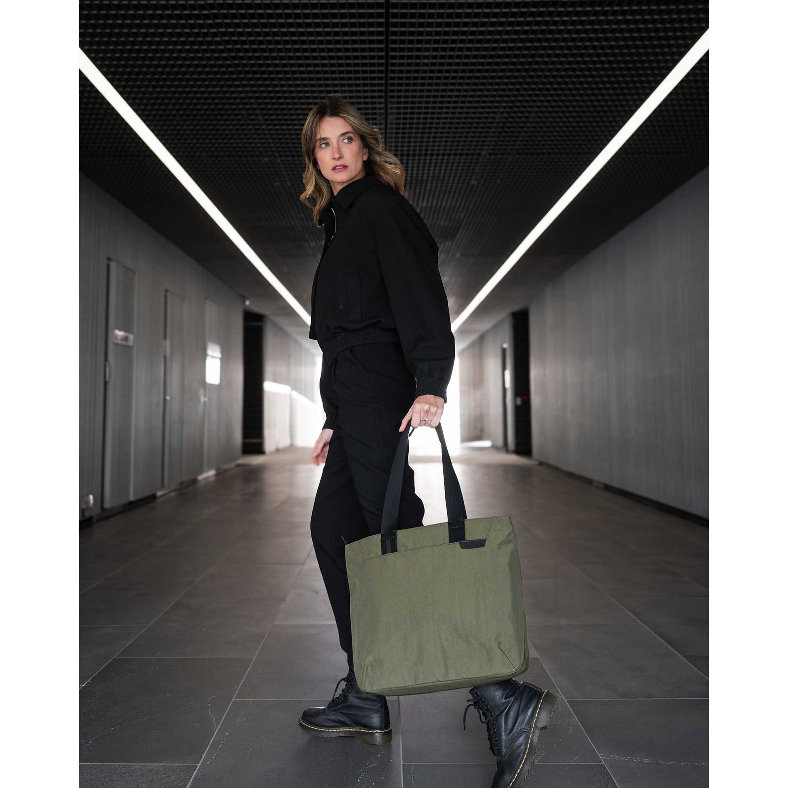 Flight Tote Alpaka Tote Bags