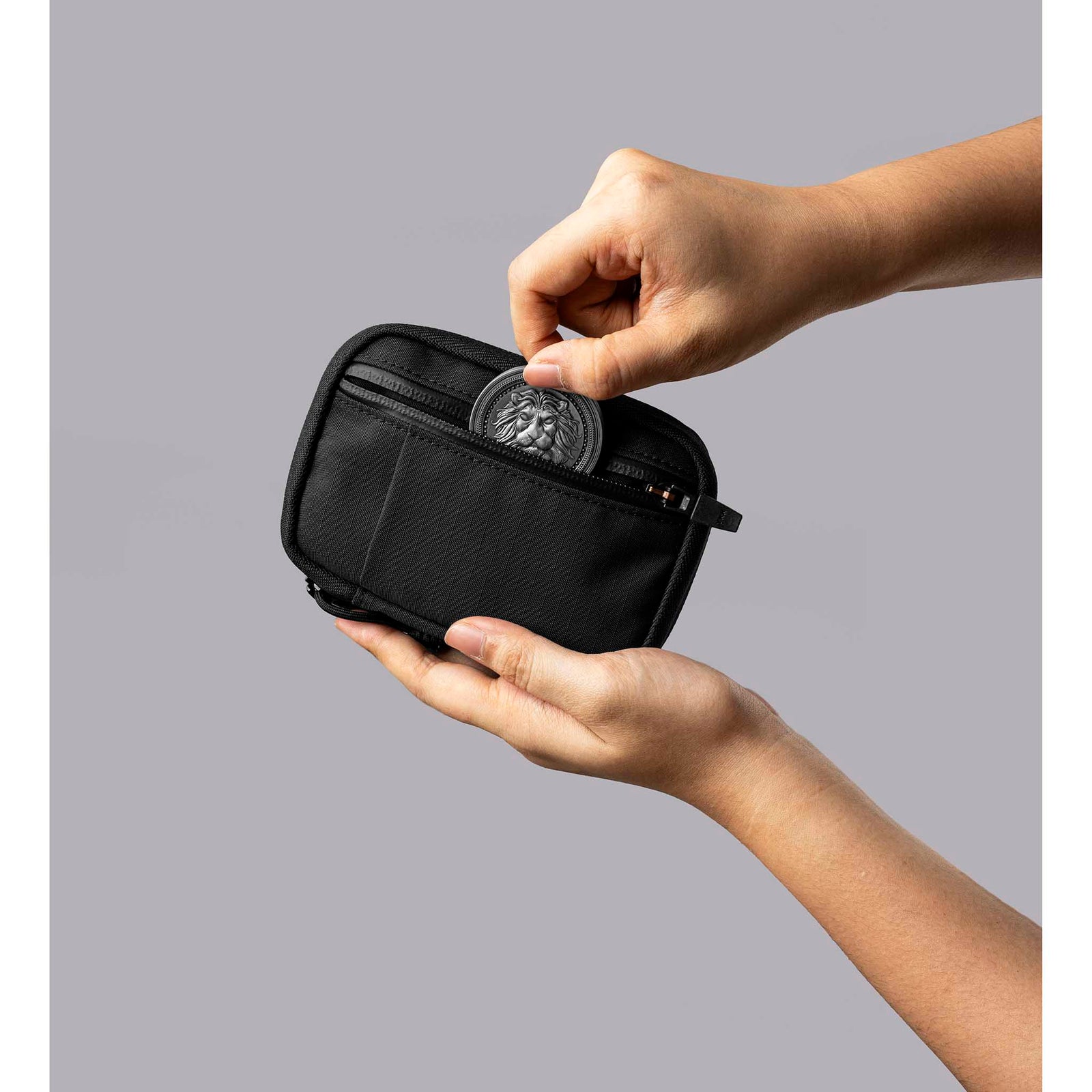 HUB Pouch V2 Alpaka AD010880118 Pouches One Size / Black | Axoflux 210D