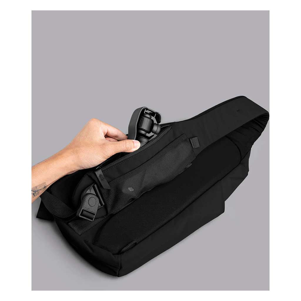 Metro Crossbody | Left Shoulder Alpaka AA010550118 Sling Bags One Size / Black | Axoflux 210D