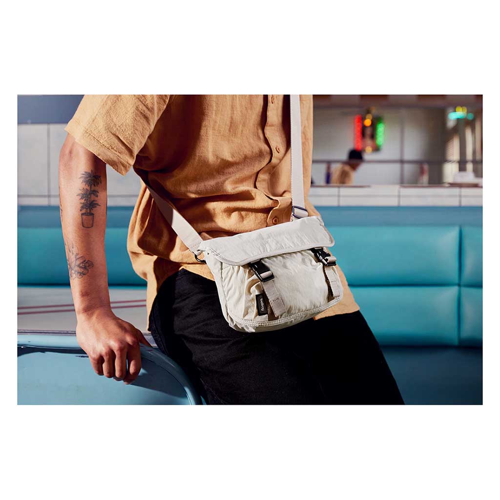 Cinch Mini Messenger Bellroy BHMA-BKR-243 Messenger Bags 6L / Charcoal