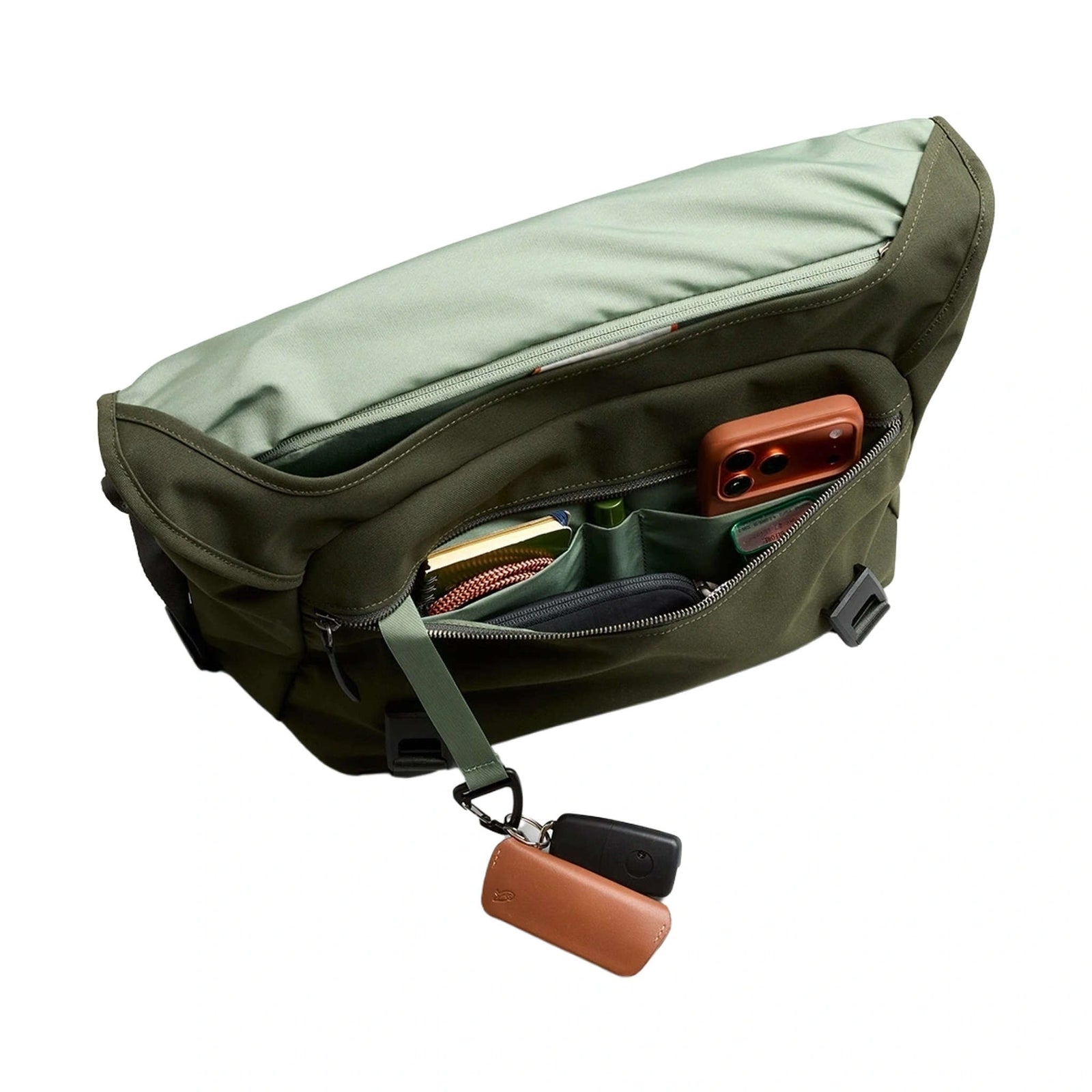 Classic Messenger Bellroy BCYA-OLI-244 Messenger Bags 13L / Olive