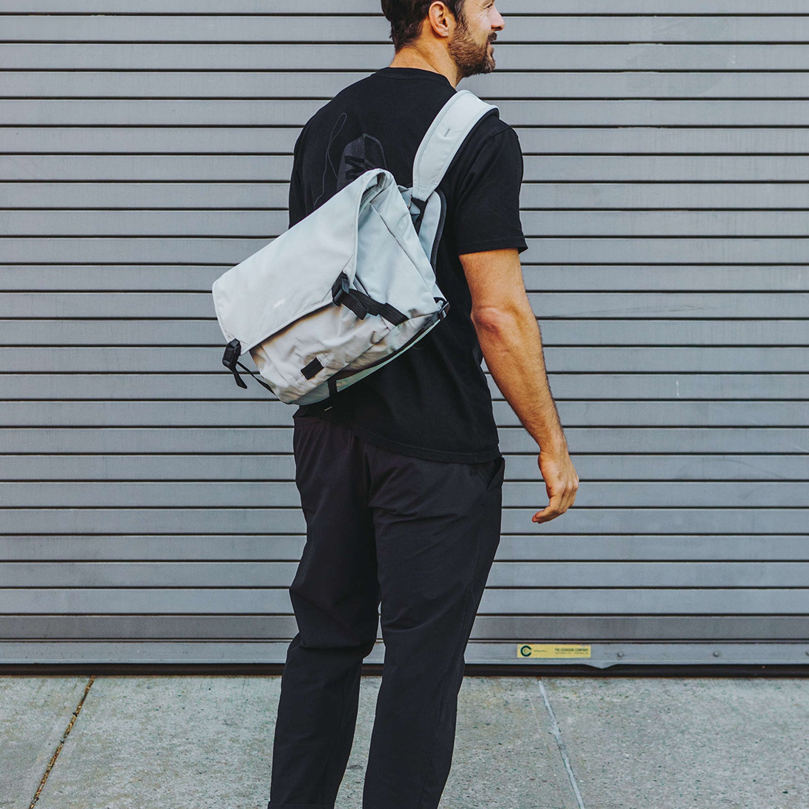 Venture Messenger 14" Bellroy BVYA-SAF-213 Messenger Bags 16L / Safari