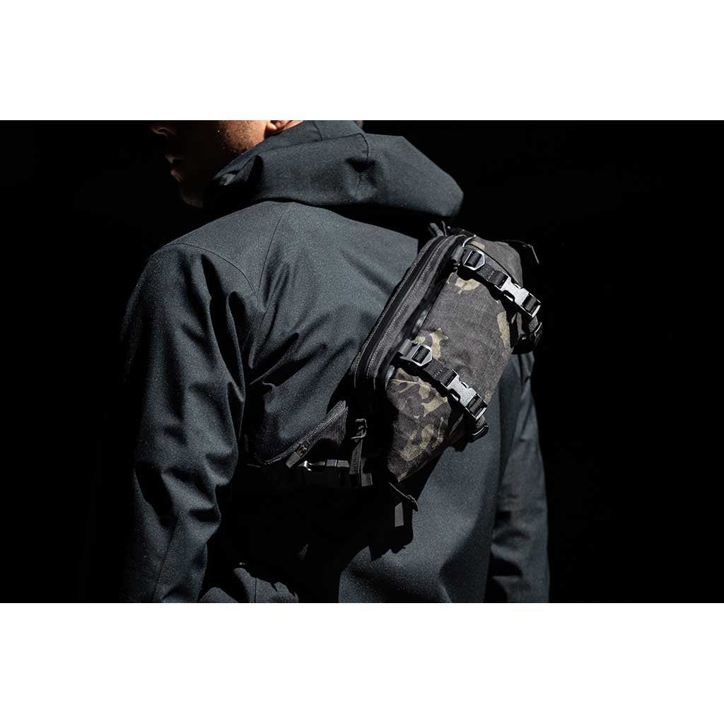 X-POD II Sling Pack CODE OF BELL COFB-XPD2-RAI Sling Bags 7L / Raijin