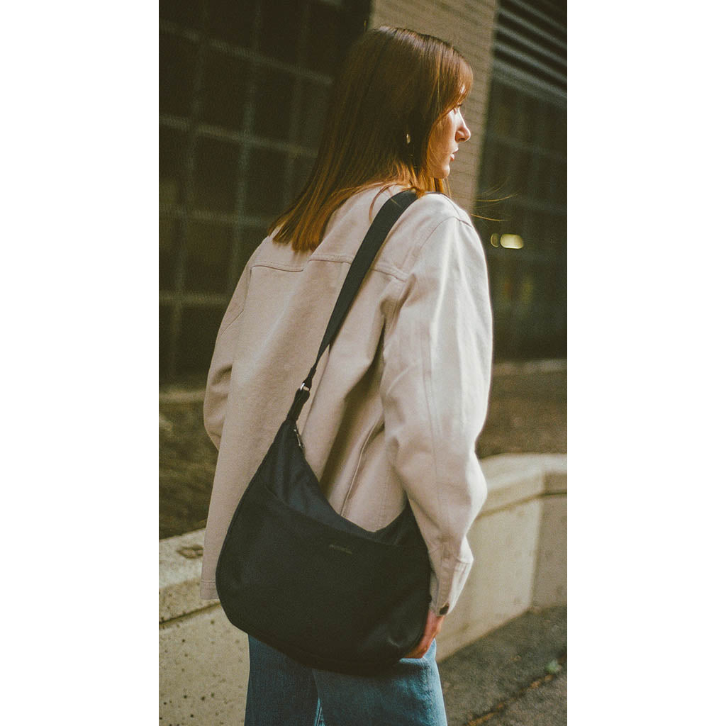 Yara Large Shoulder Bag Herschel Supply Co. 11525-00001-OS Tote Bags 25L / Black