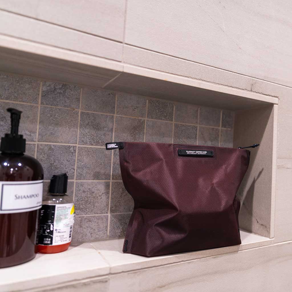 FlatPak Zipper Toiletry Case Matador MATFPZ001R Washbags One Size / Garnet