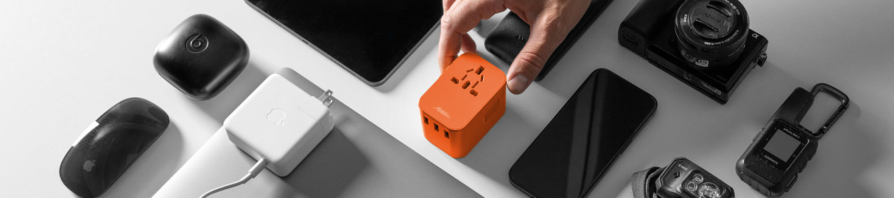 Netzadapter und Kabel