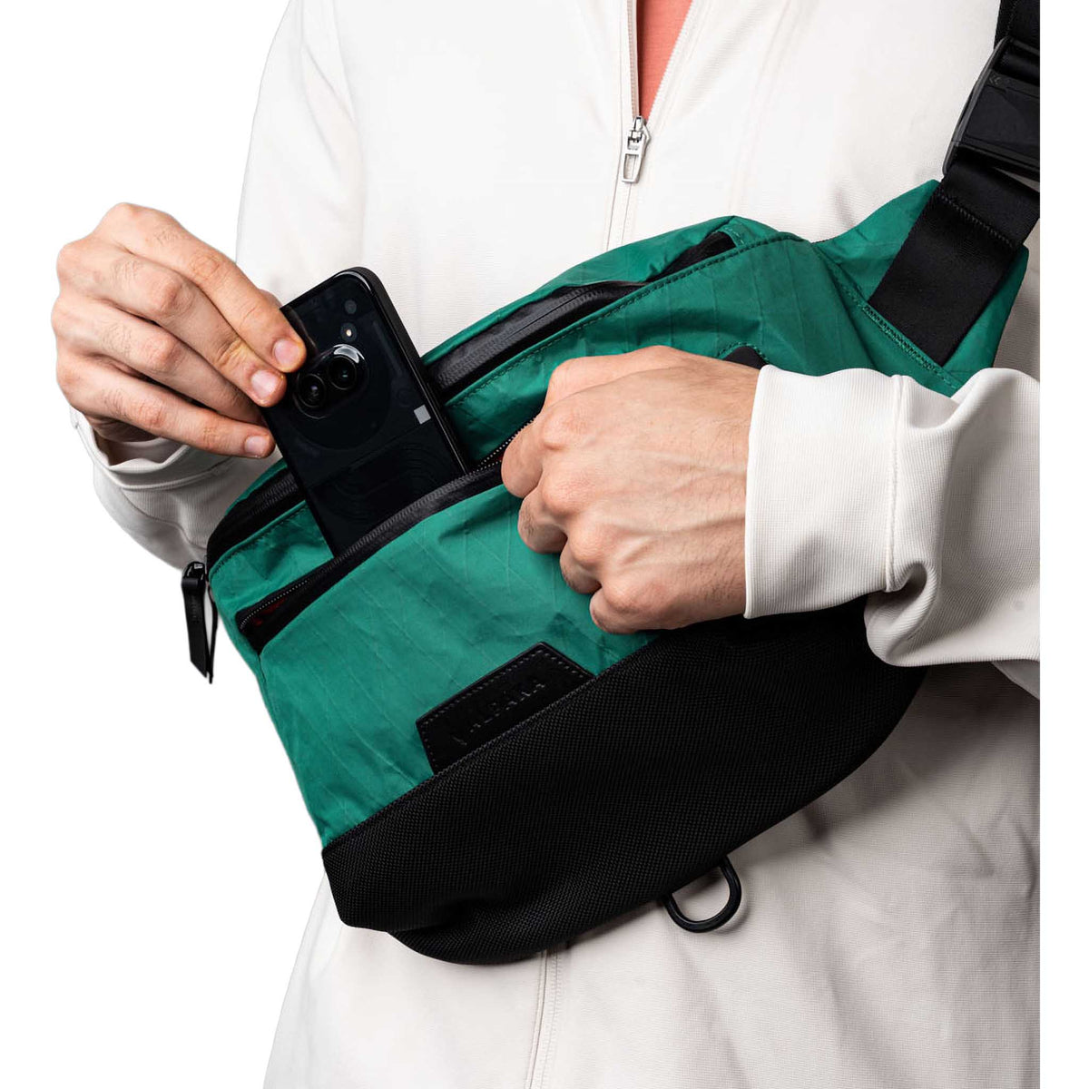 Bravo X Sling V2 Alpaka AA010101103 Sling Bags 6L / Cadmium Green | X-Pac VX21