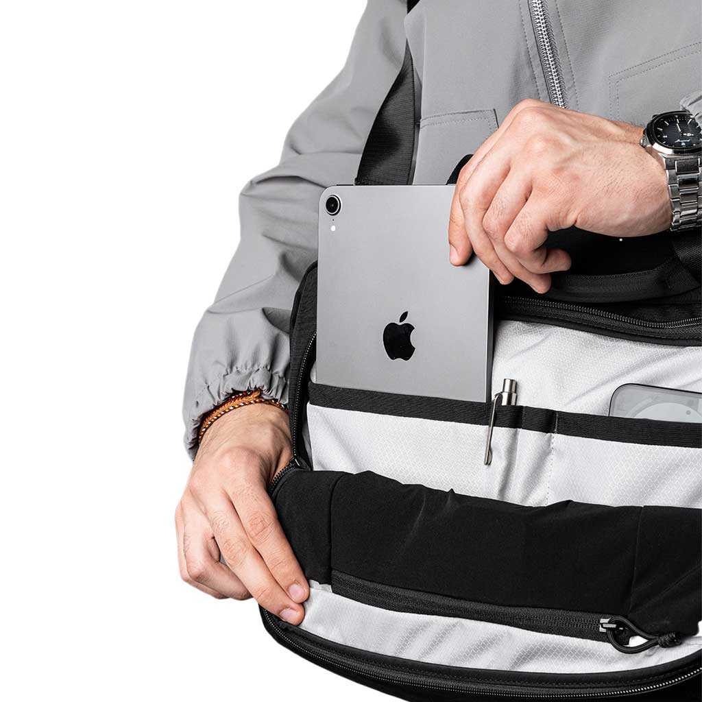 Bravo Brief Alpaka AA010820124 Briefcases 15L / Black | Axoflux 400D