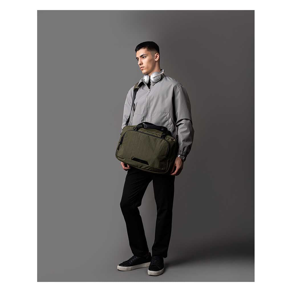 Bravo Brief Alpaka AA010820524 Briefcases 15L / Green | Axoflux 400D