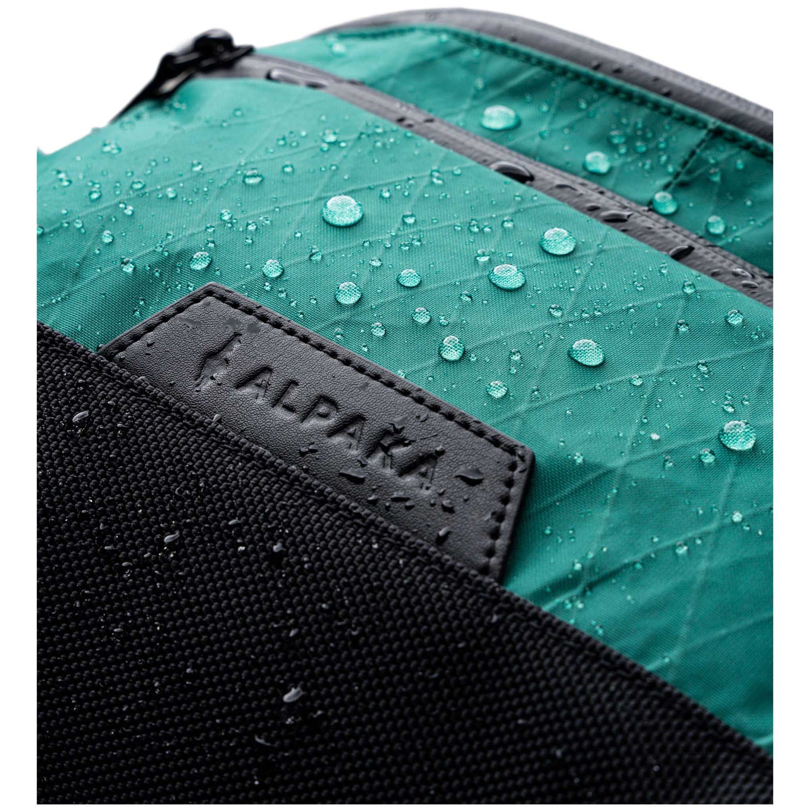 Bravo X Sling V2 Alpaka AA010101103 Sling Bags 6L / Cadmium Green | X-Pac VX21