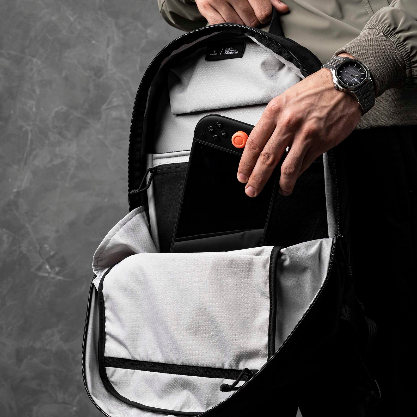Essential Backpack 16L Alpaka AD010840118 Backpacks 16L / Black Axoflux 210D