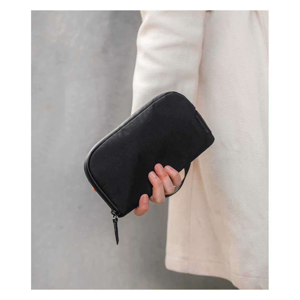 Flight Pouch Alpaka AA010510118 Pouches 300ml / Black | Axoflux 210D