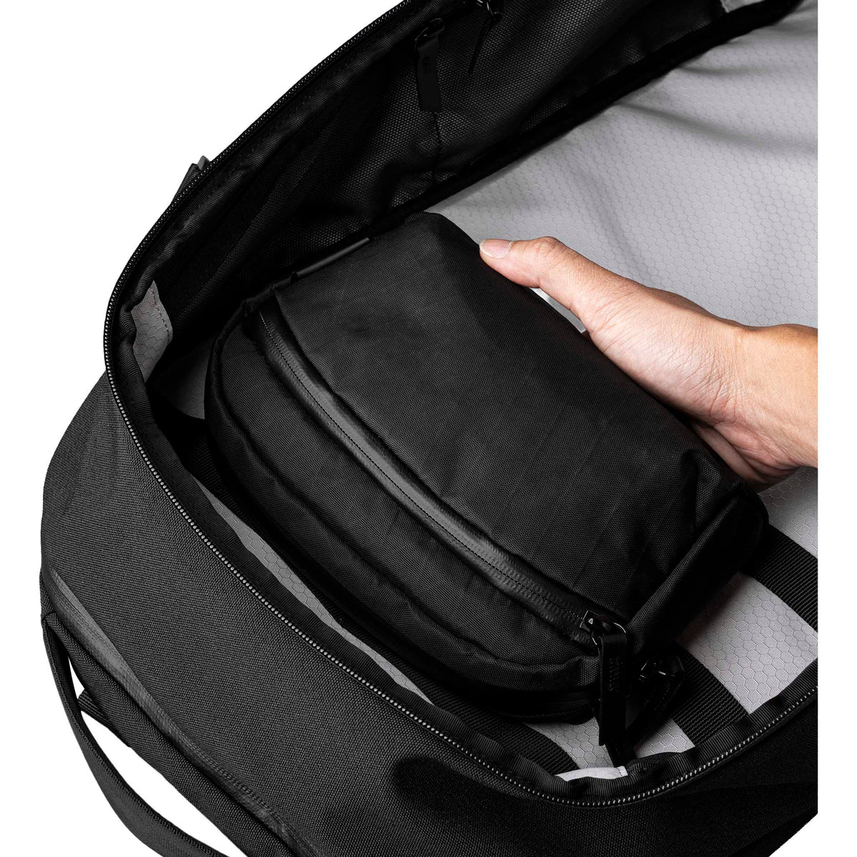 Flight Sling 1L Alpaka AA010530106 Sling Bags 1L / Black | X-Pac VX42