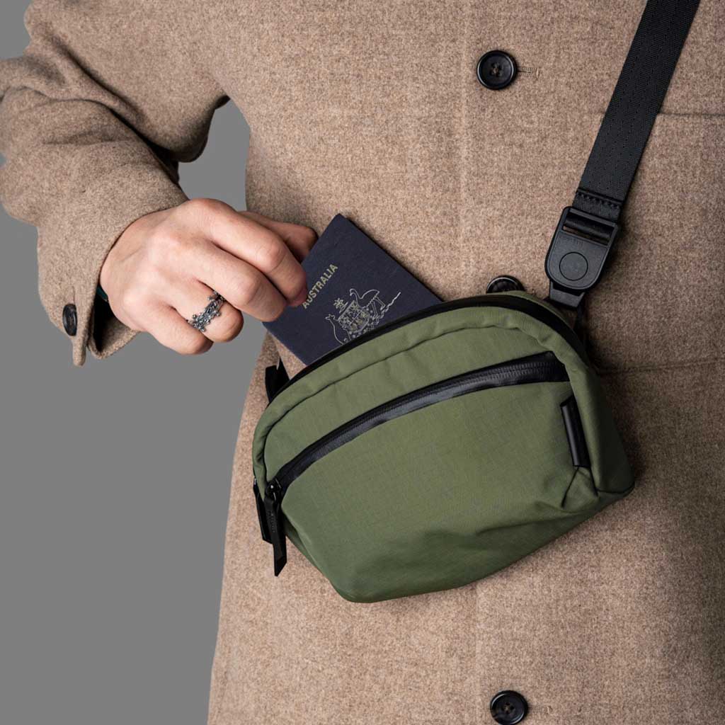 Flight Sling 1L Alpaka AA010530518 Sling Bags 1L / Green | Axoflux 210D