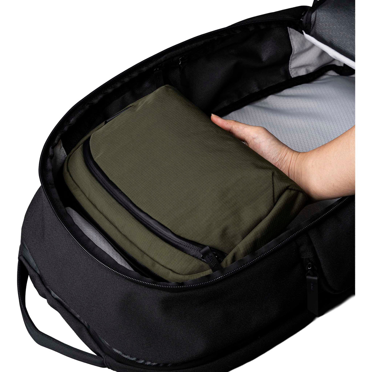 Flight Sling 2L Alpaka AA010460524 Sling Bags 2L / Green | Axoflux 400D