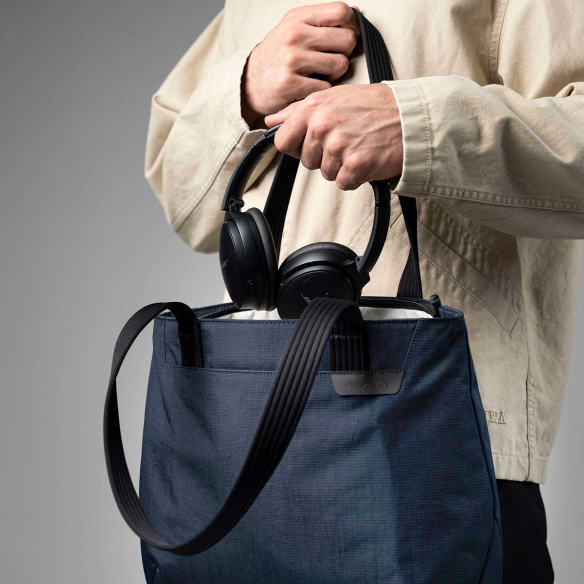 Flight Tote (S) Alpaka AD011010624 Tote Bags One Size / Moonlight Blue Axoflux 400D Ripstop Nylon