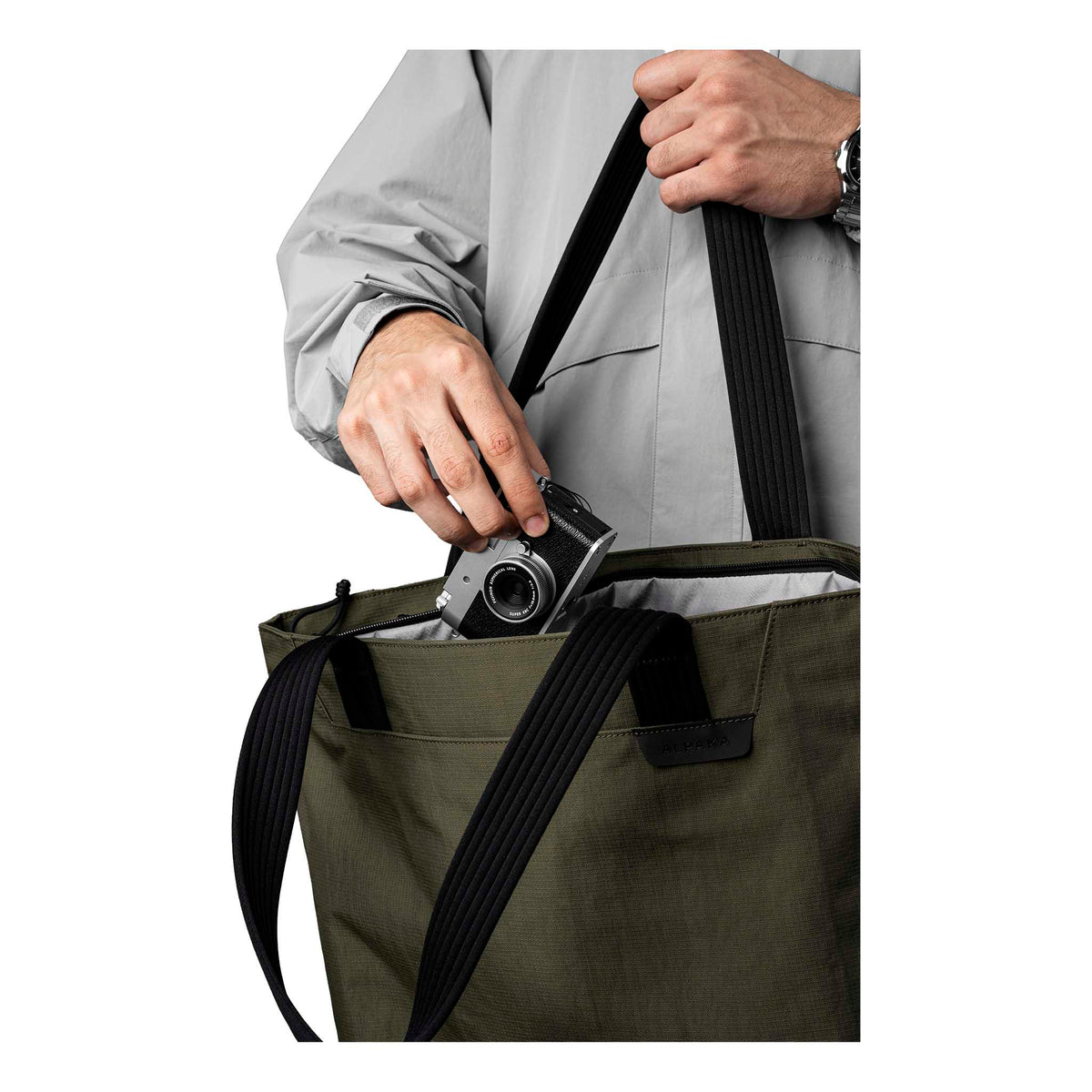 Flight Tote Alpaka Tote Bags
