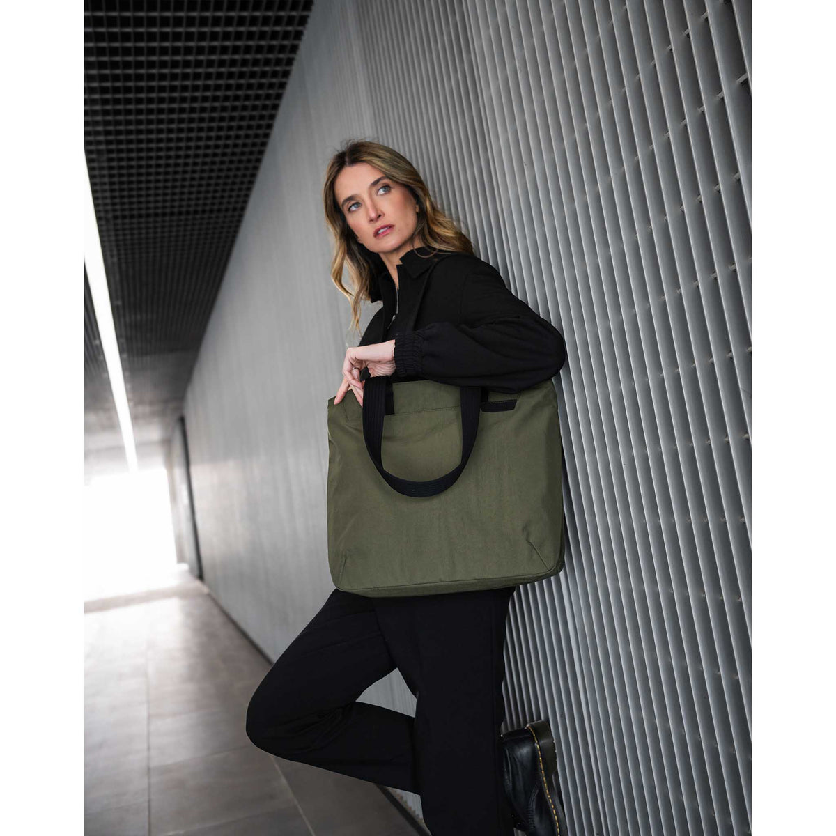 Flight Tote Alpaka Tote Bags