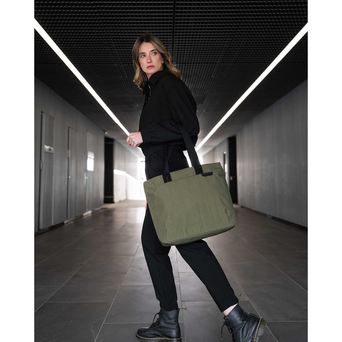 Flight Tote Alpaka Tote Bags