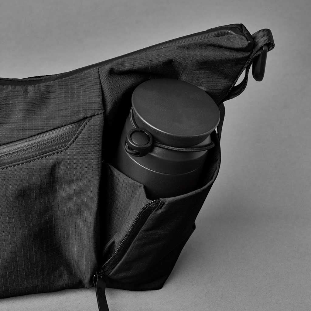 Flow Satchel Mini Alpaka AD010710118 Satchels 2L / Black | Axoflux 210D