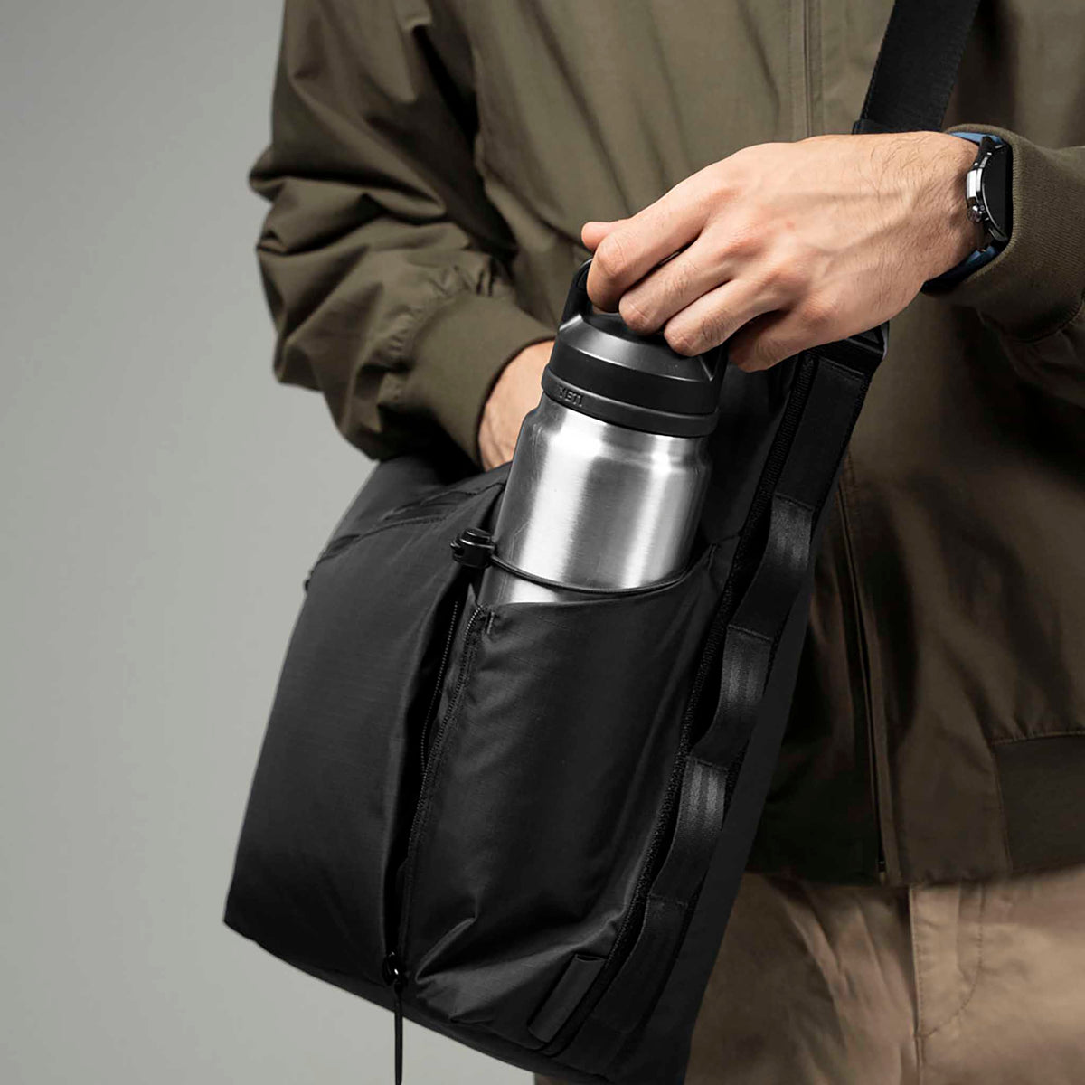 Flow Satchel Alpaka AD010720118 Satchels 10L / Black Axolux 210D