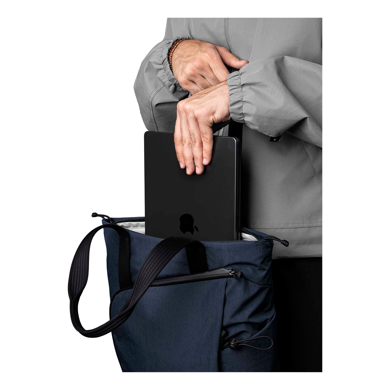 Flow Totepack Alpaka AA010850624 Tote Bags 14L / Blue | Axoflux 400D Washed Nylon