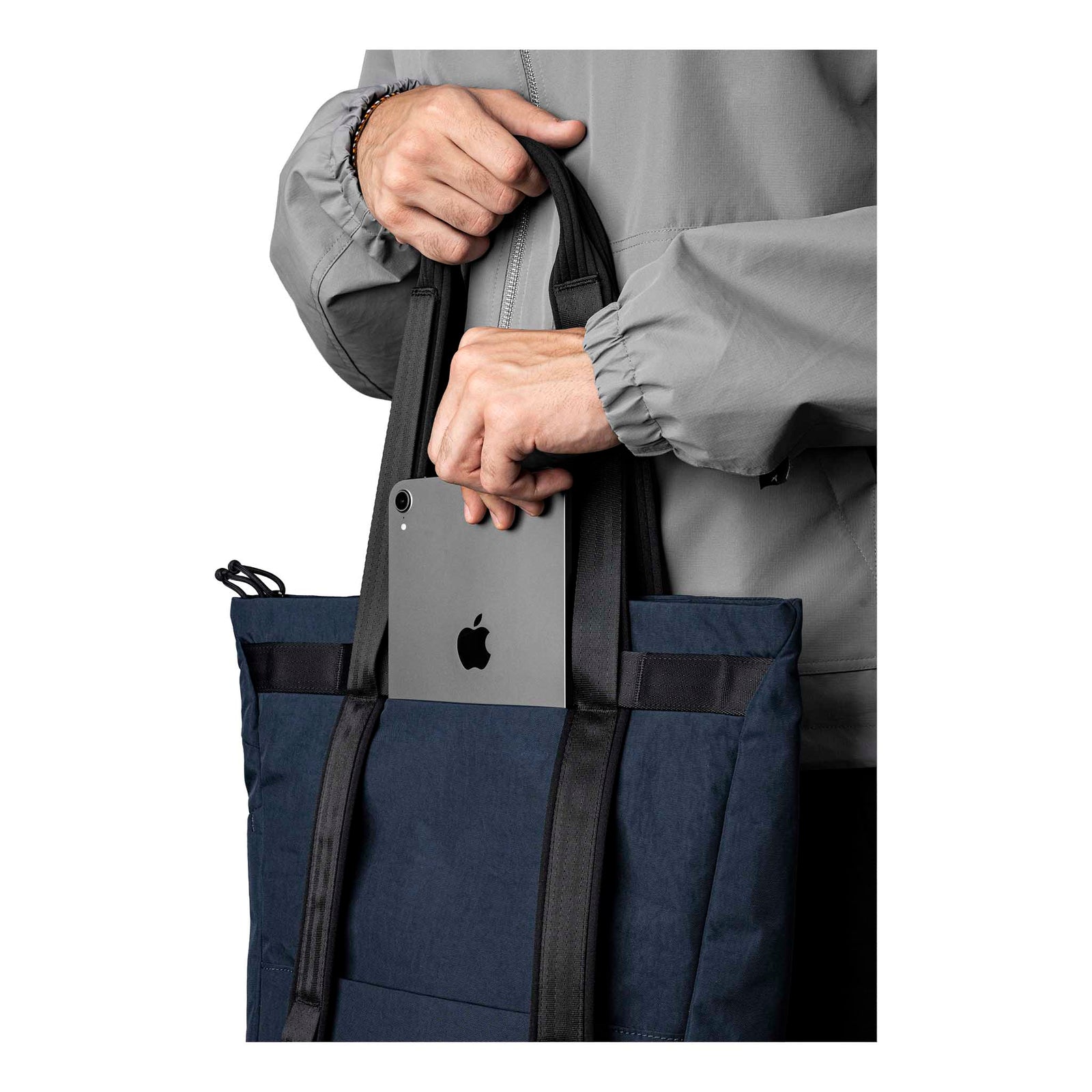 Flow Totepack Alpaka AA010850624 Tote Bags 14L / Blue | Axoflux 400D Washed Nylon