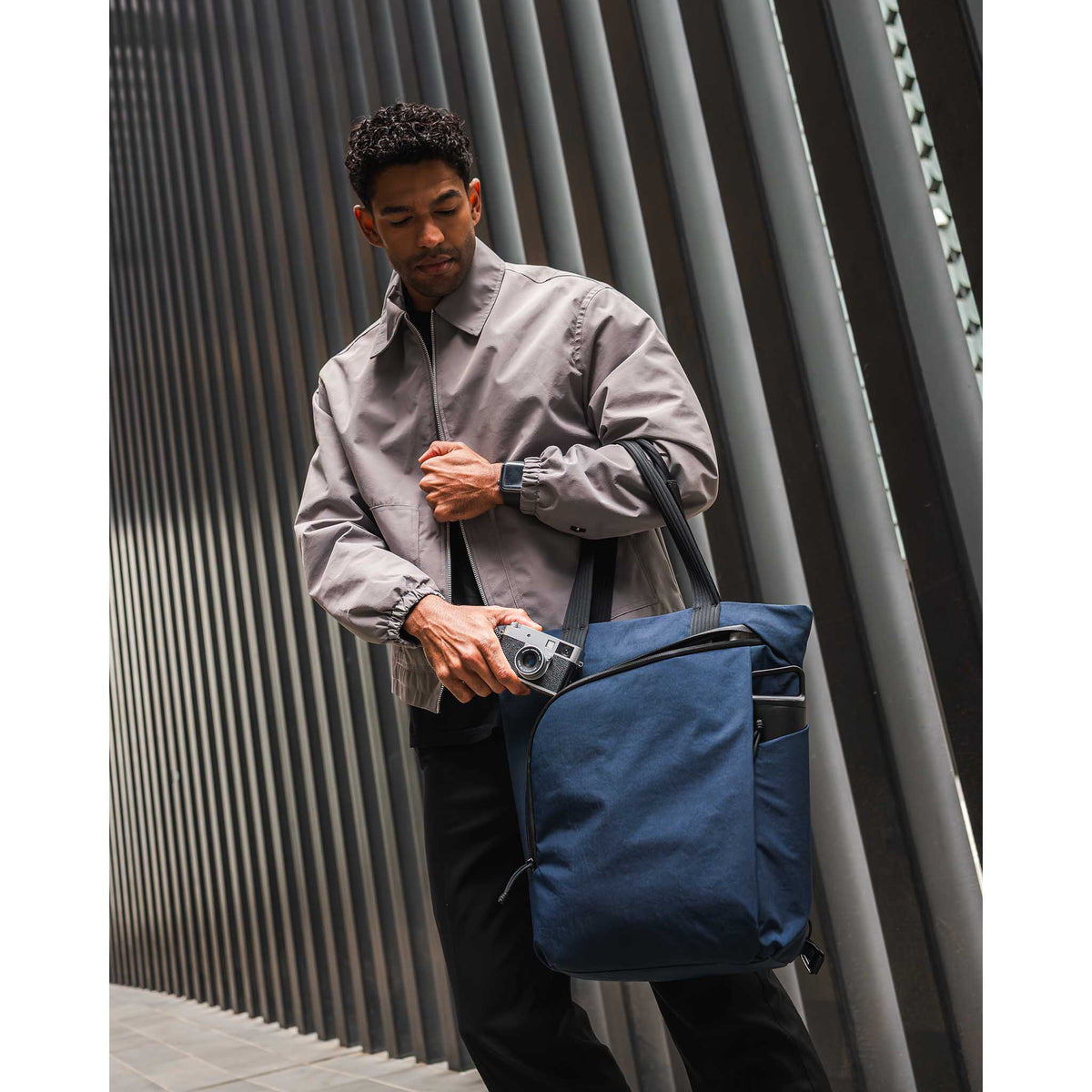 Flow Totepack Alpaka AA010850624 Tote Bags 14L / Blue | Axoflux 400D Washed Nylon