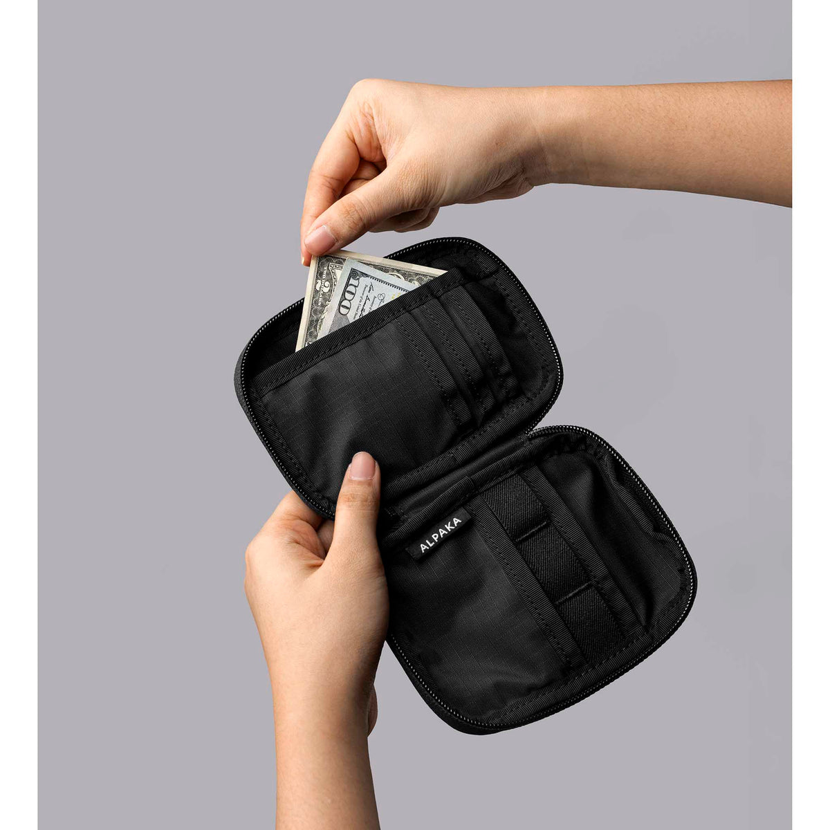 HUB Pouch V2 Alpaka AD010880118 Pouches One Size / Black | Axoflux 210D