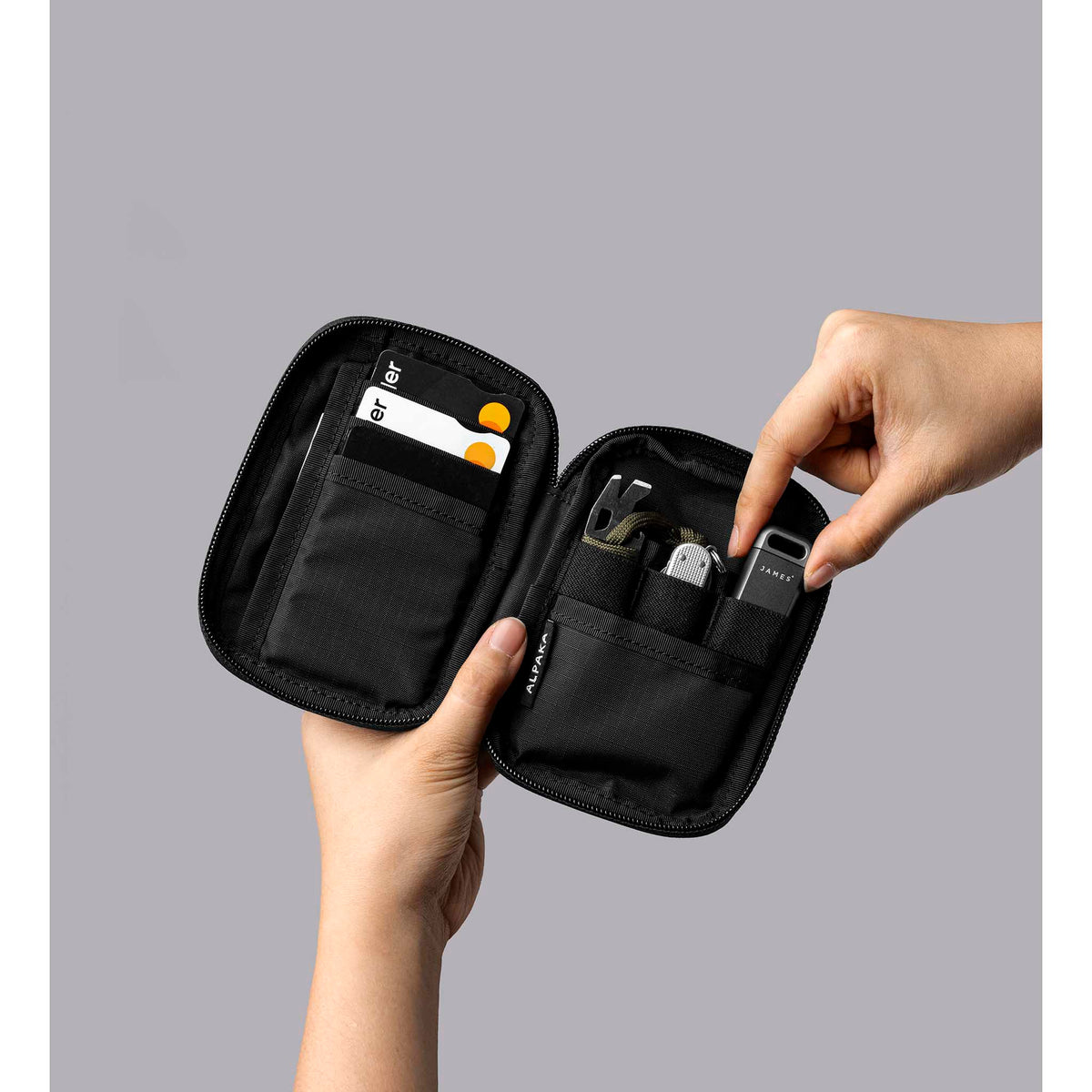 HUB Pouch V2 Alpaka AD010880118 Pouches One Size / Black | Axoflux 210D