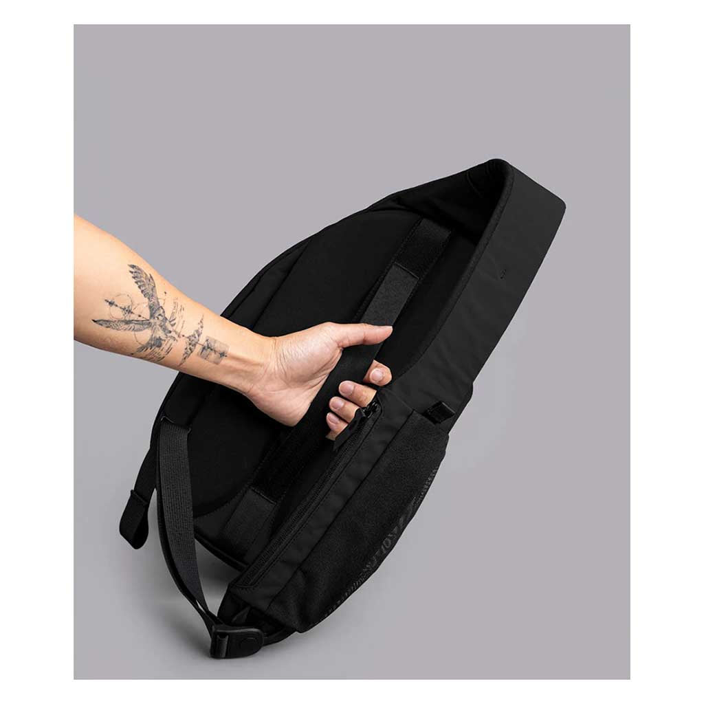 Metro Crossbody | Left Shoulder Alpaka AA010550118 Sling Bags One Size / Black | Axoflux 210D