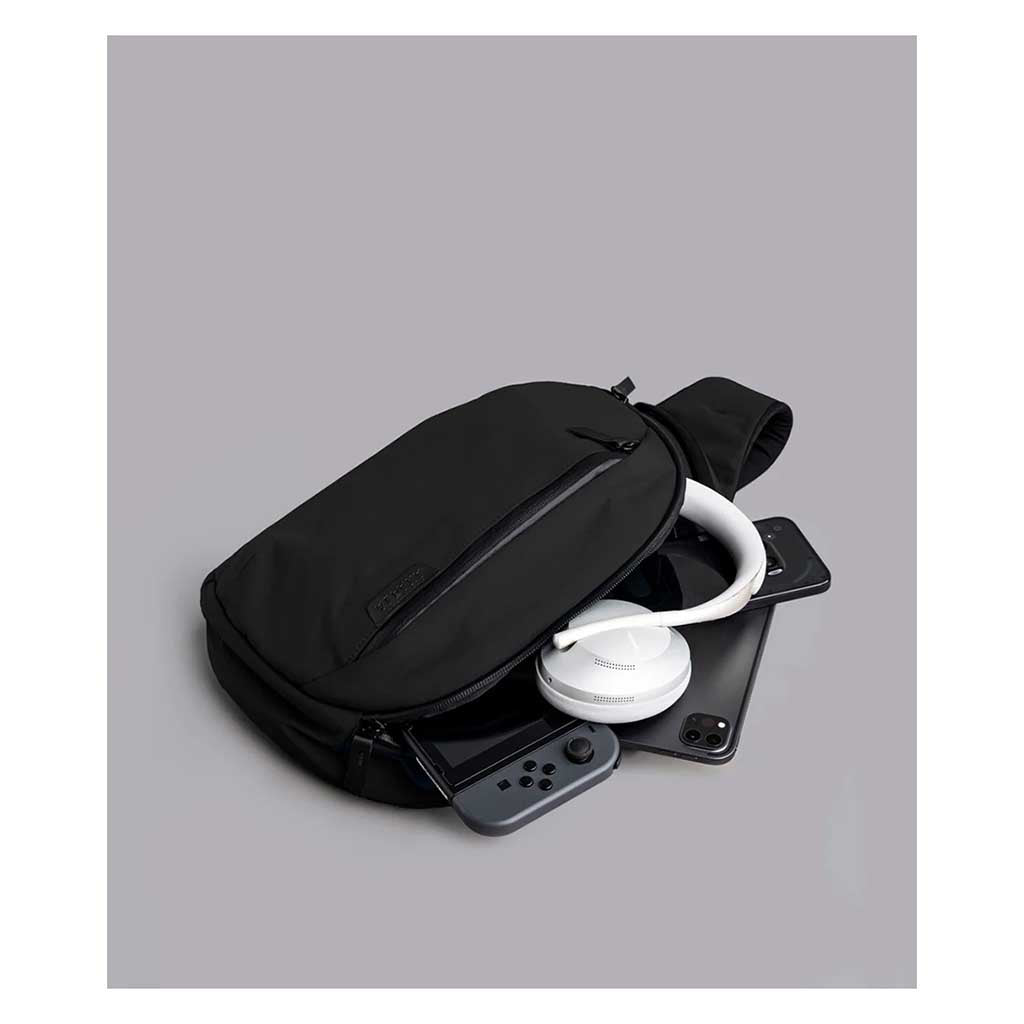 Metro Crossbody | Left Shoulder Alpaka AA010550118 Sling Bags One Size / Black | Axoflux 210D