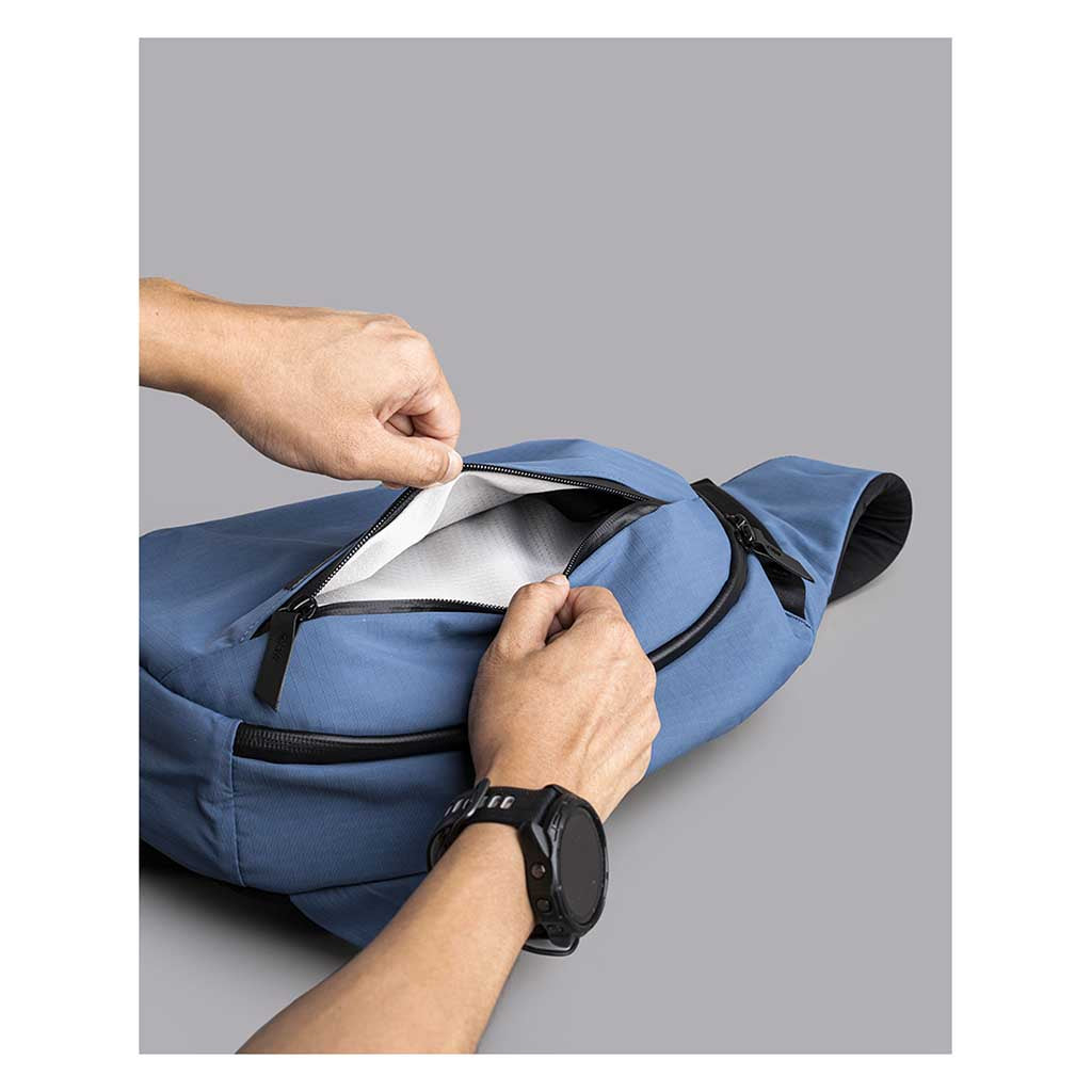 Metro Crossbody | Left Shoulder Alpaka AA010550618 Sling Bags One Size / Blue | Axoflux 210D
