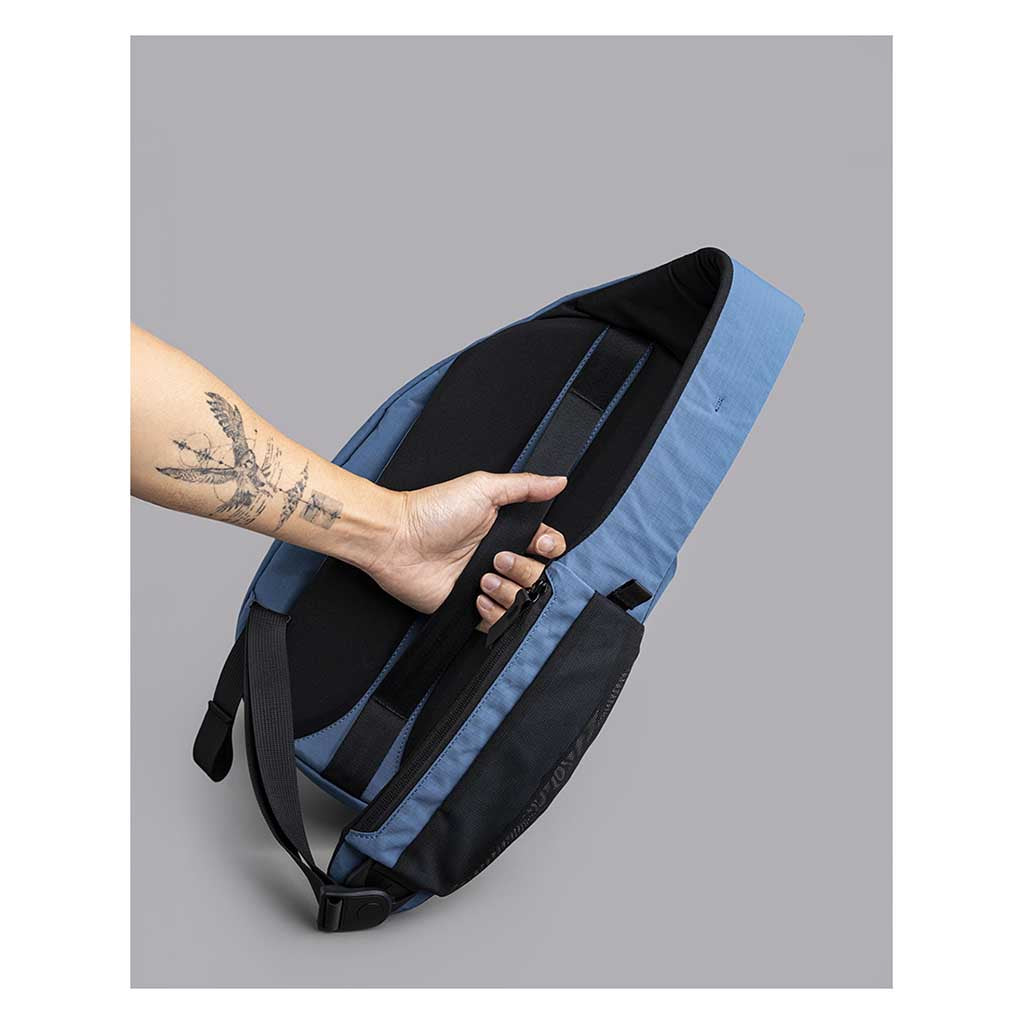 Metro Crossbody | Left Shoulder Alpaka AA010550618 Sling Bags One Size / Blue | Axoflux 210D