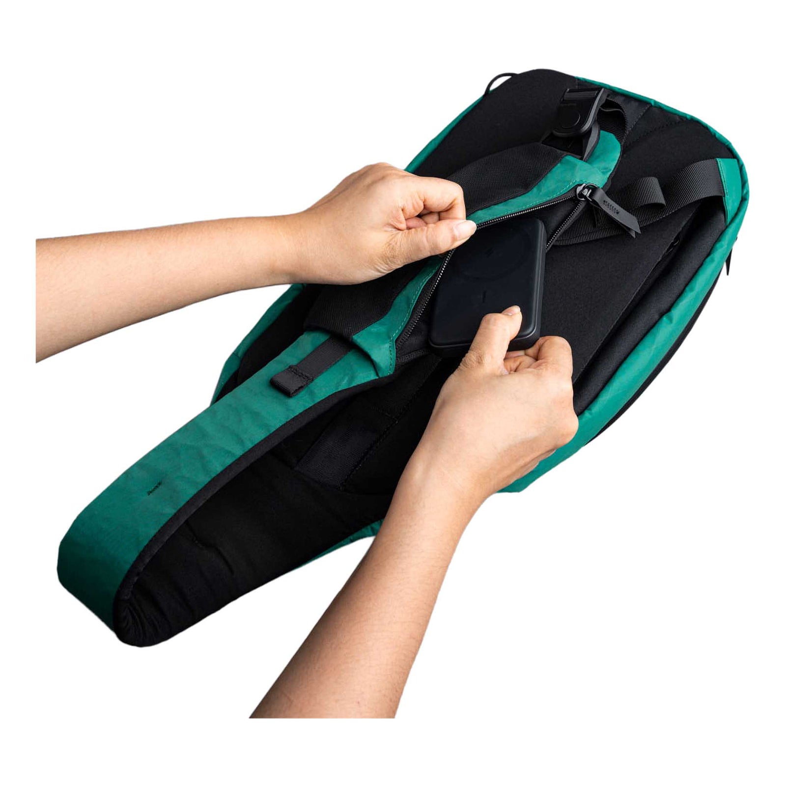 Metro Crossbody | Left Shoulder Alpaka AA010551103 Sling Bags One Size / Cadmium Green | X-Pac VX21