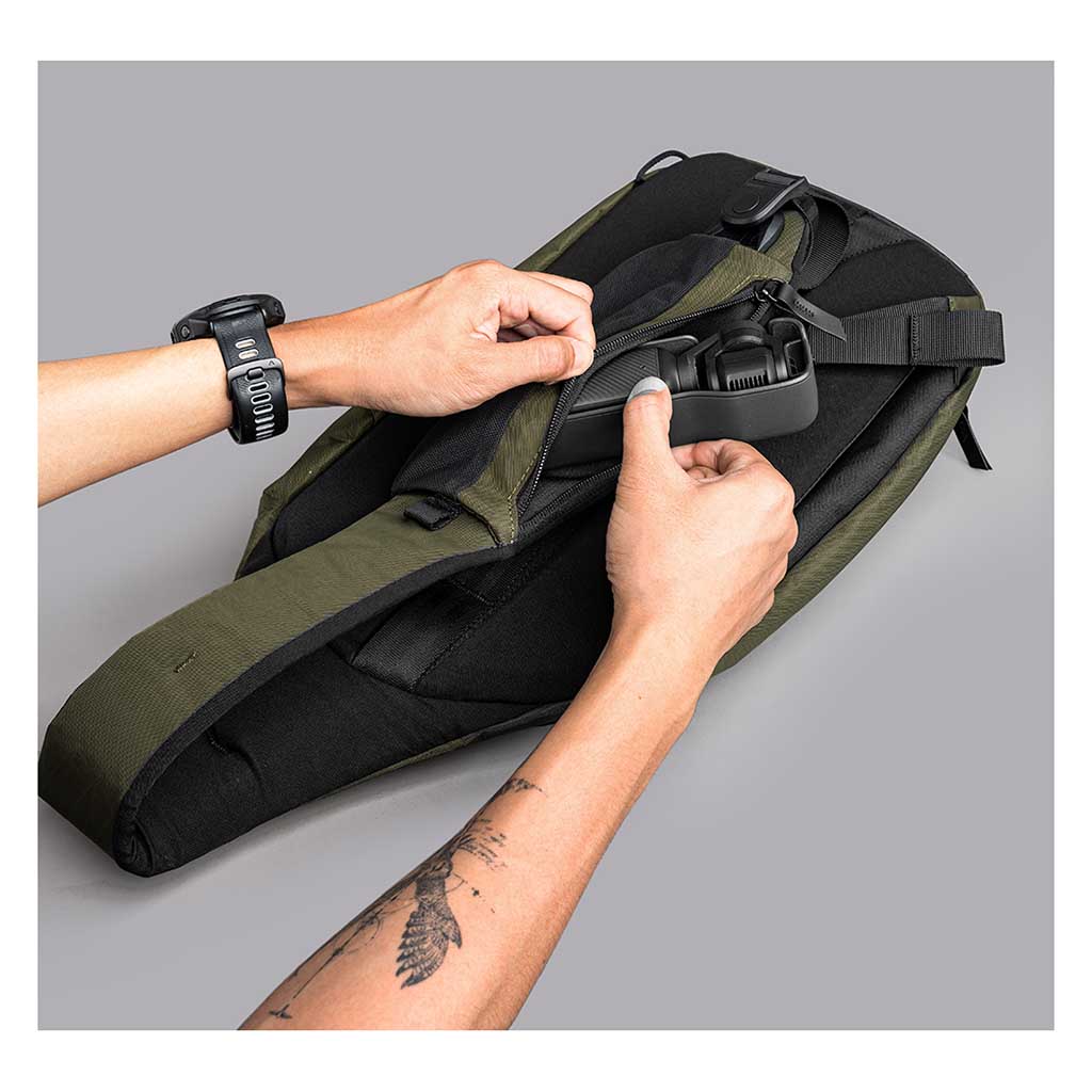 Metro Crossbody | Left Shoulder Alpaka AA010550507 Sling Bags One Size / Olive Green | X-Pac X42