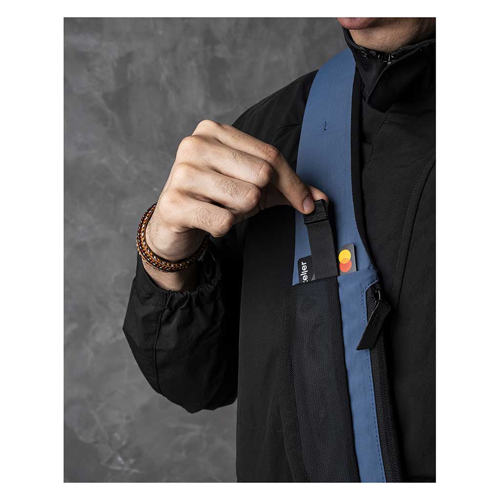 Metro Crossbody | Right Shoulder Alpaka AA010560618 Sling Bags One Size / Blue | Axoflux 210D