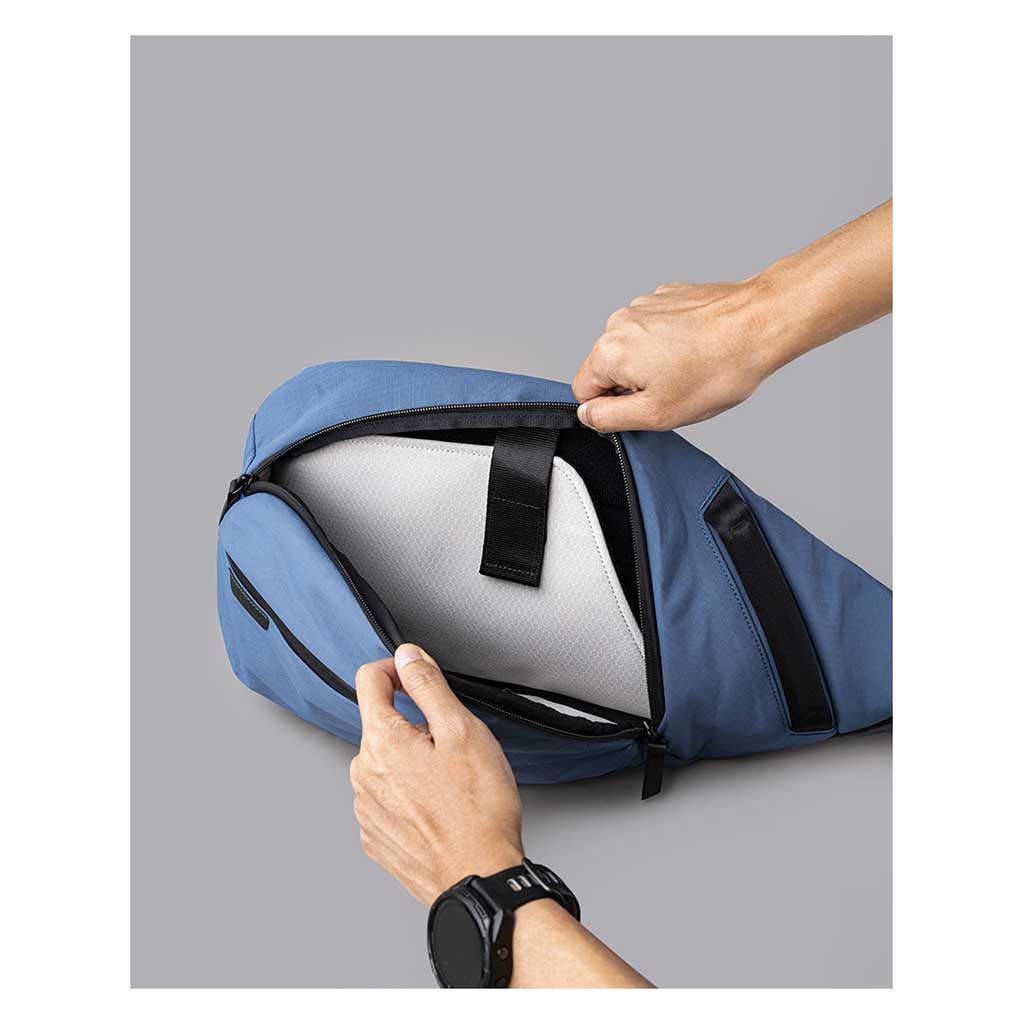 Metro Crossbody | Right Shoulder Alpaka AA010560618 Sling Bags One Size / Blue | Axoflux 210D