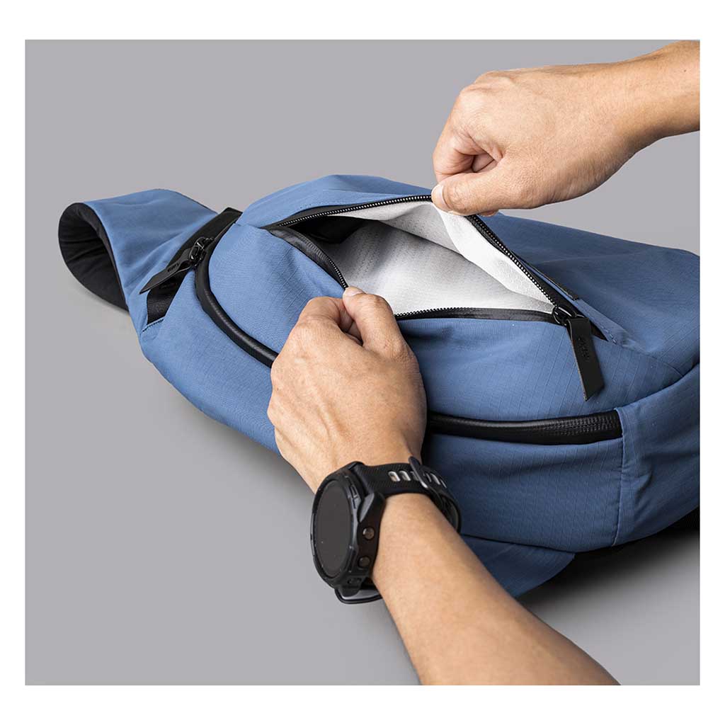 Metro Crossbody | Right Shoulder Alpaka AA010560618 Sling Bags One Size / Blue | Axoflux 210D