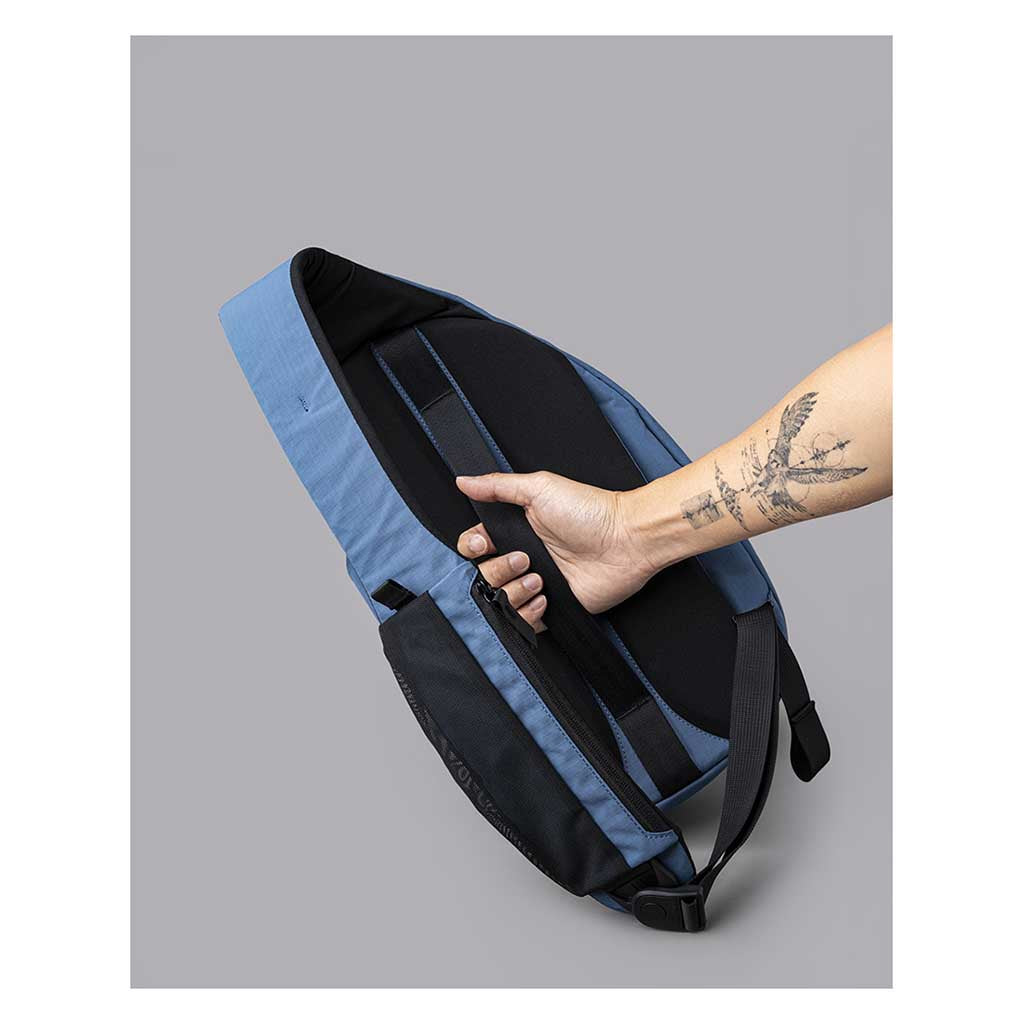 Metro Crossbody | Right Shoulder Alpaka AA010560618 Sling Bags One Size / Blue | Axoflux 210D