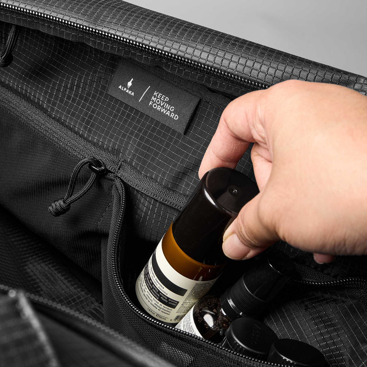 Momentum Duffle Alpaka AD010940132 Duffle Bags 35L / Axodyne Hybrid Black