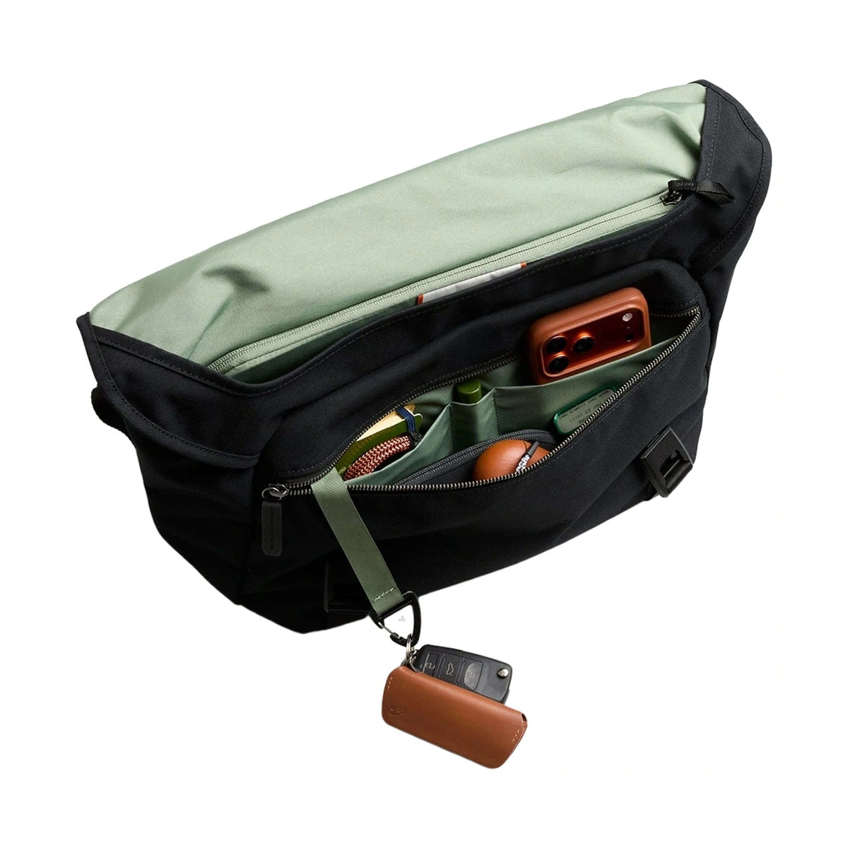 Classic Messenger Bellroy BCYA-BLK-244 Messenger Bags 13L / Black