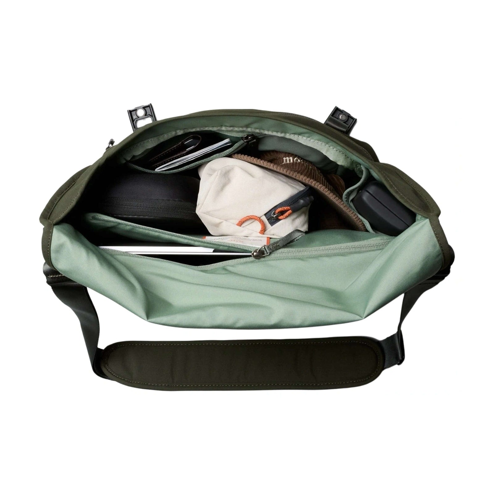 Classic Messenger Bellroy BCYA-OLI-244 Messenger Bags 13L / Olive