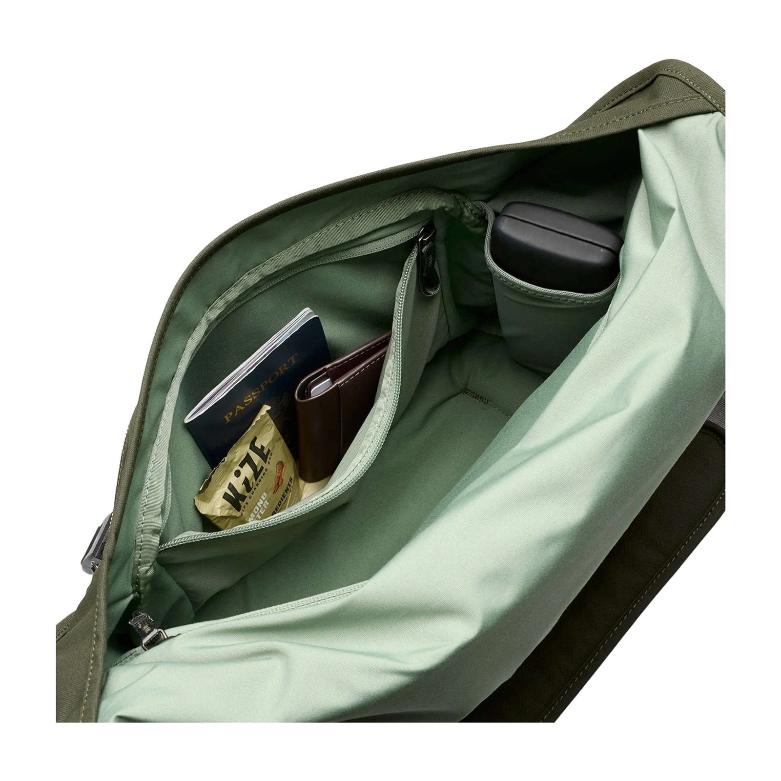 Classic Messenger Bellroy BCYA-OLI-244 Messenger Bags 13L / Olive