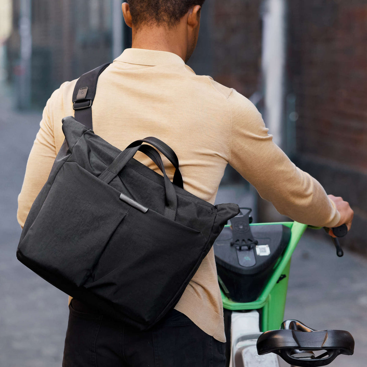 Tokyo Messenger Bag 14" Bellroy BTYA-RVN-213 Messenger Bags 14L / Raven